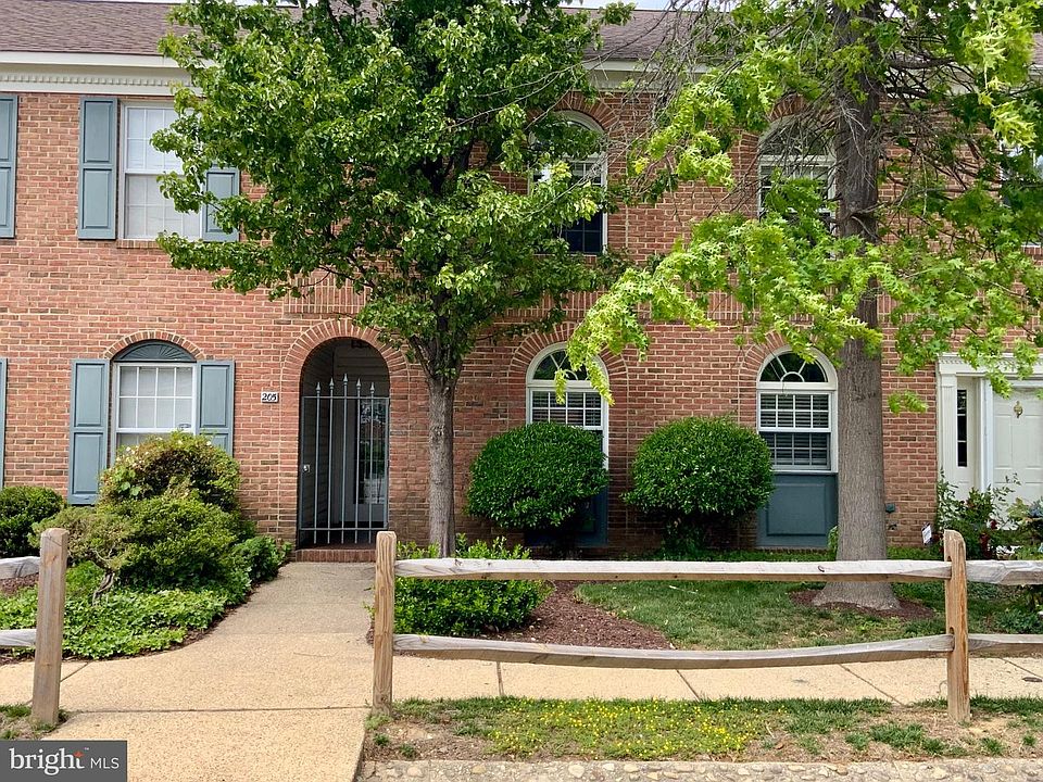 1st image of 205 Heather Ct
