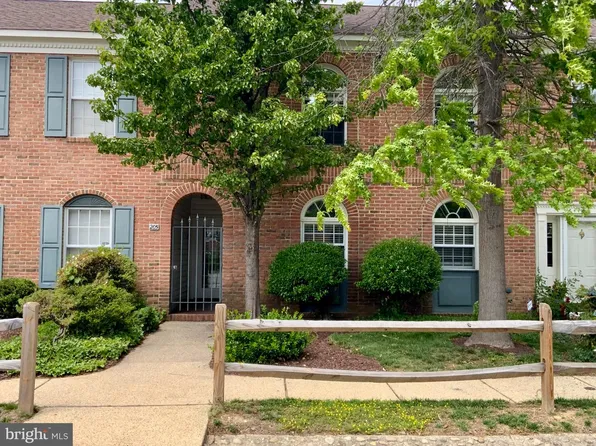 205 Heather Ct, La Plata, MD 20646
