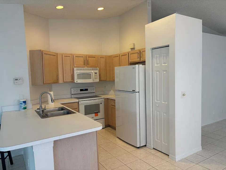 4262 NW 1st Pl