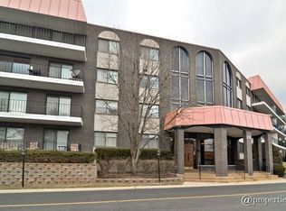 4900 Foster St APT 108, Skokie, IL
