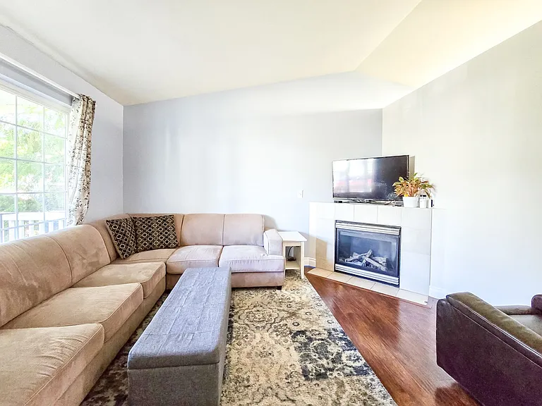 16952 Tulip Ln — Photo 2