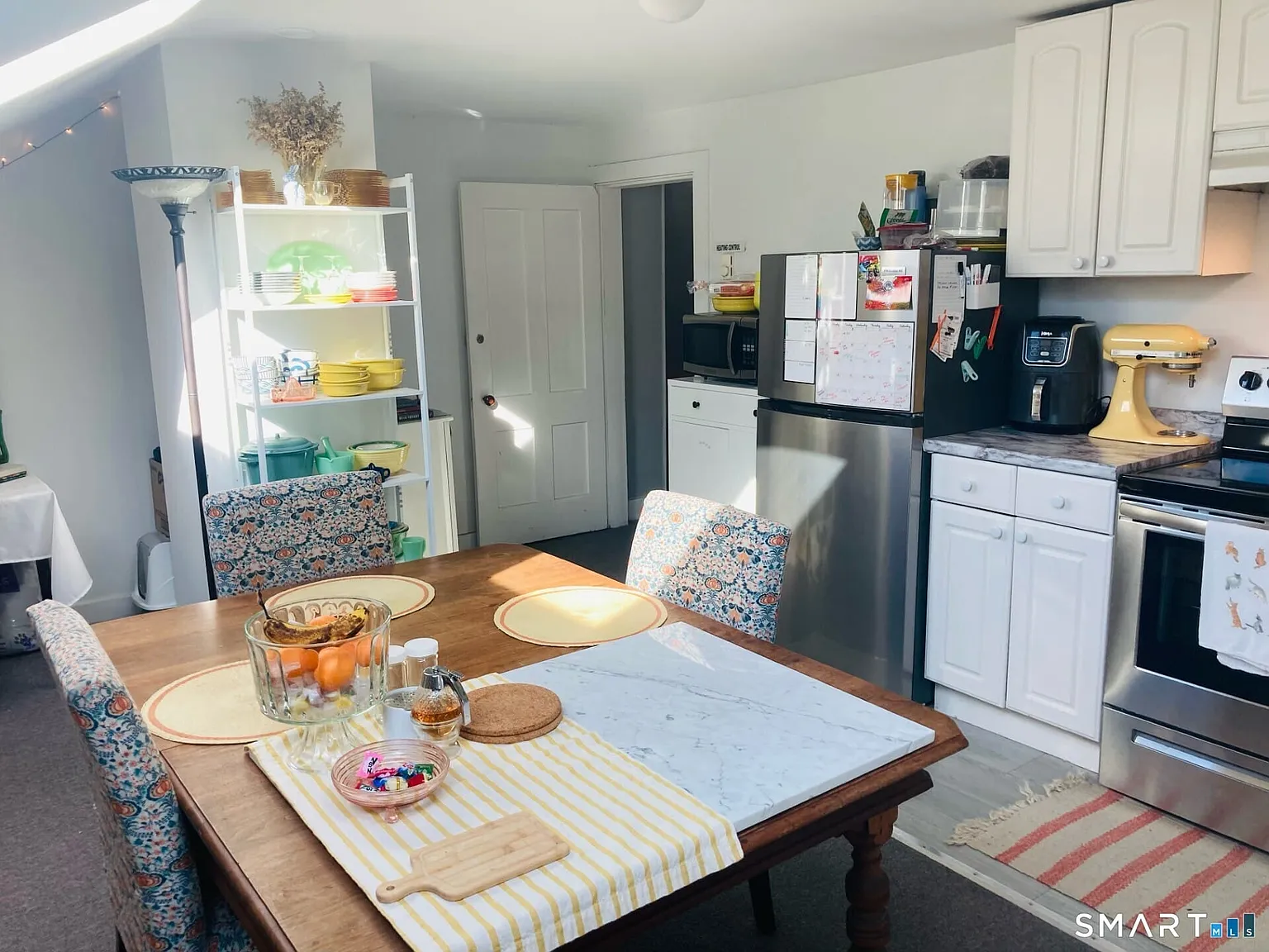 3 bed, 1.0 bath, 800 sqft, $2,275 — Photo 2