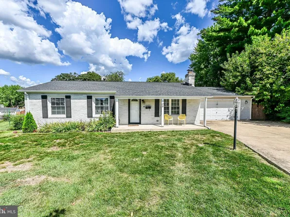 109 N Sequoia Ct, Sterling, VA 20164