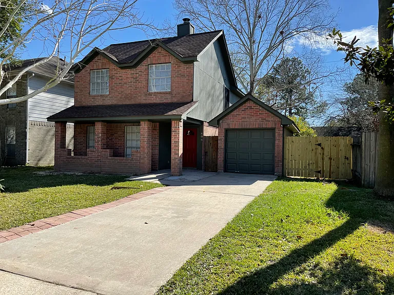 N Willow Dr — Photo 1