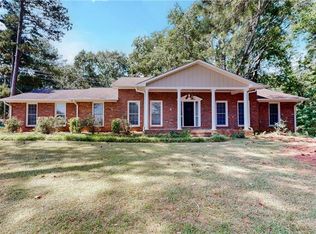 304 W Lakeshore Dr, Carrollton, GA 30117