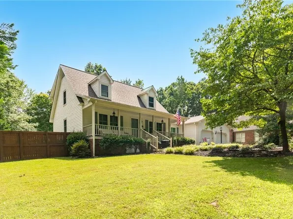 1027 Cypress Dr, Reidsville, NC 27320