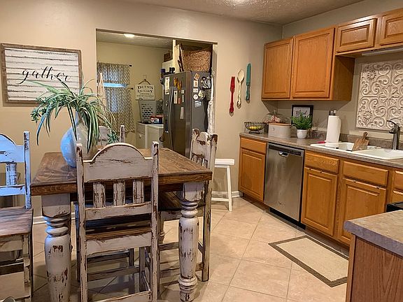 Breakfast Area and Kitchen 