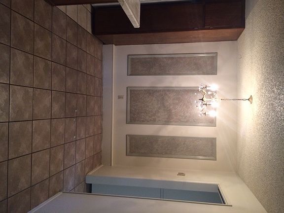 5th image of 930 B Ave APT 7