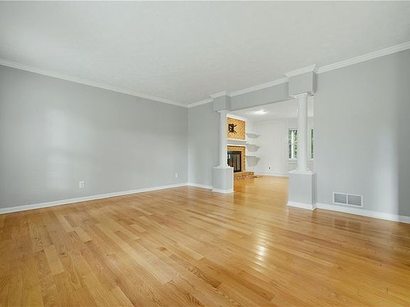 5th image of 461 Berrypatch Ln SE