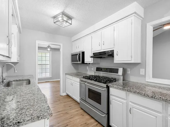 440 Cunningham Ln, Clarksville, TN 37042