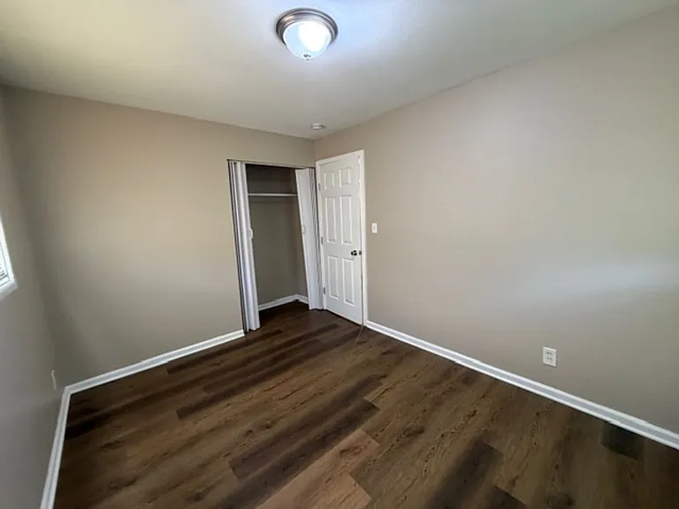 1141 Scott Ave — Photo 10