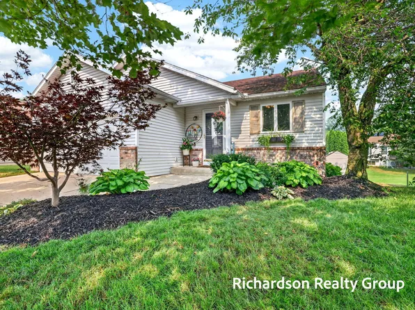 3138 Winter Ridge Dr, Holland, MI 49424