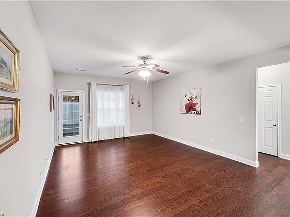 4th image of 322 Shallowford Reserve Dr