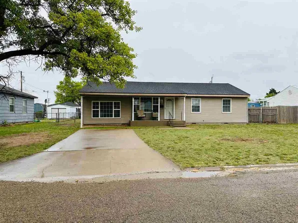 826 Ash Ave, Blackwell, OK 74631