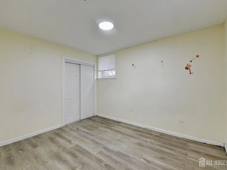 382 College Dr — Photo 12