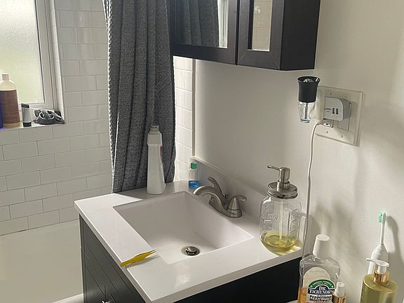 3rd image of 4222-4226 N Clark St #1K