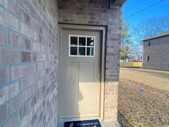 2nd image of 810 W Trickey Ln