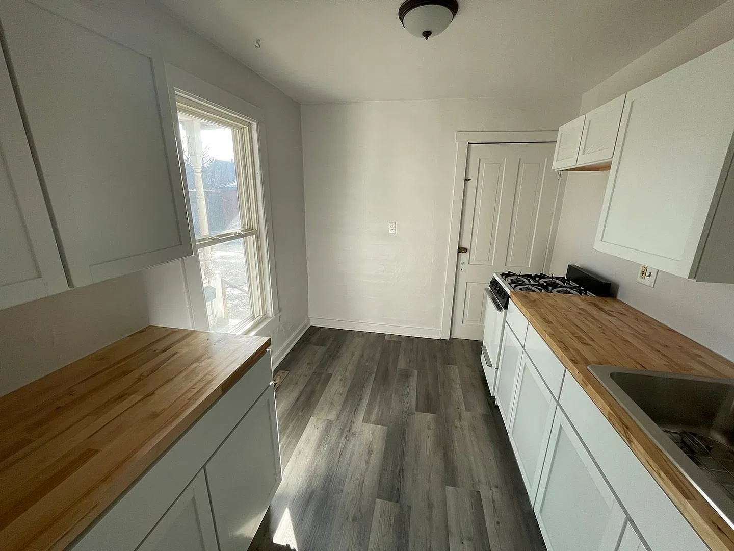 306 E Hillsdale — Photo 2