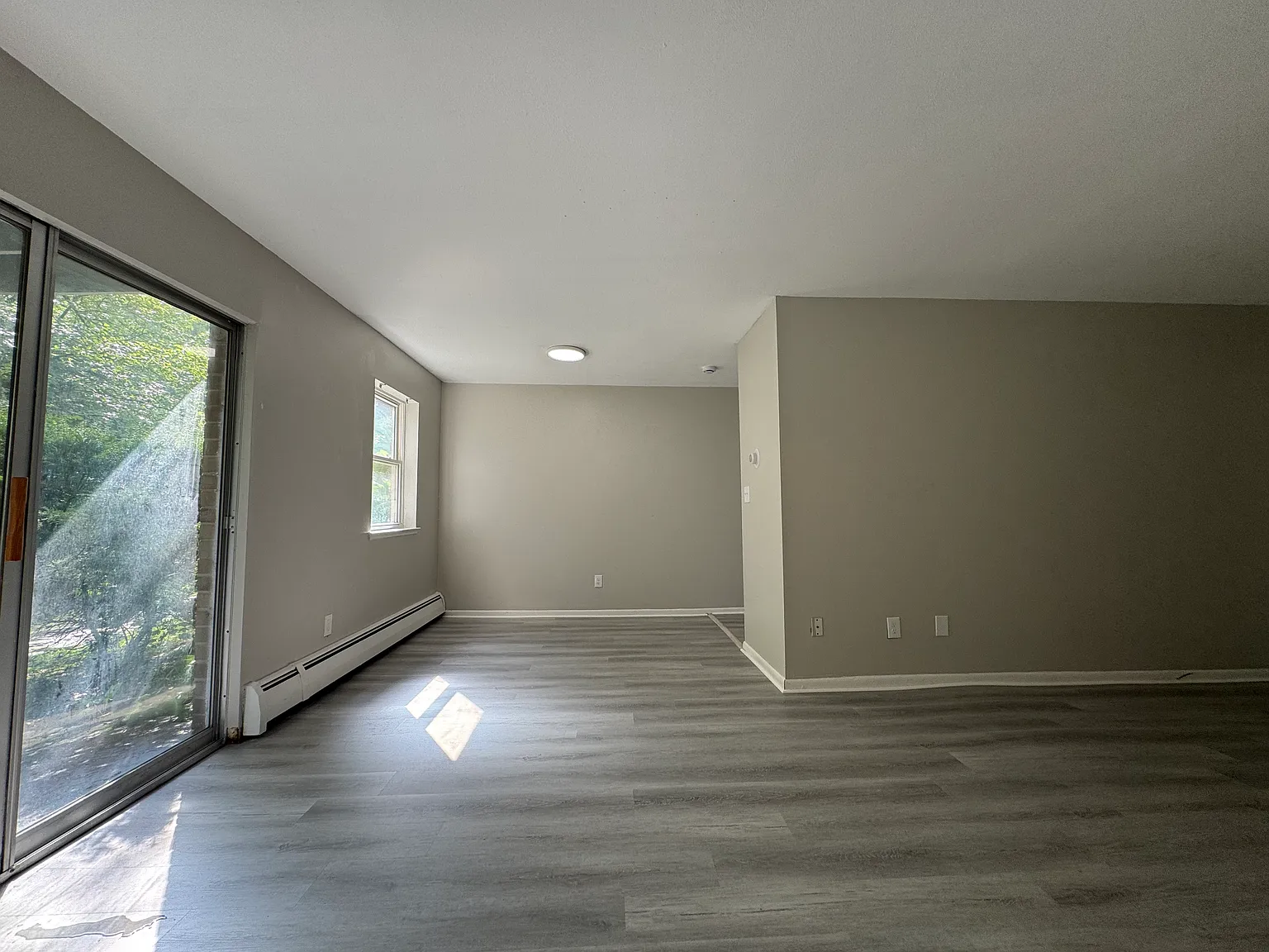 279A Oakville Ave — Photo 2