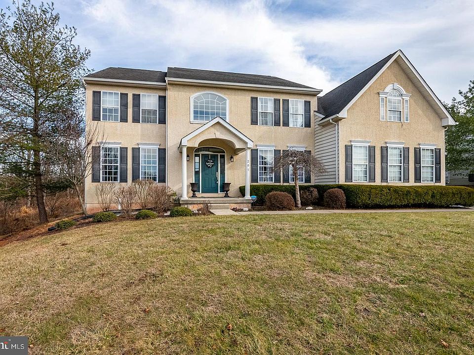 1st image of 201 Applewood Dr