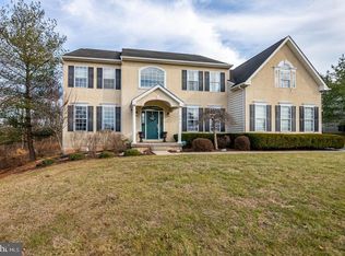 201 Applewood Dr, Douglassville, PA 19518