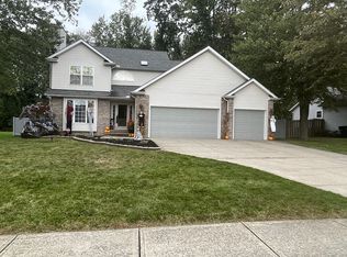 7695 Angela Ln, Madison, OH 44057