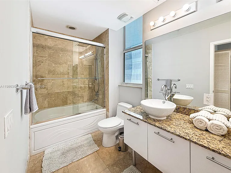 41 SE 5th St #602 — Photo 13
