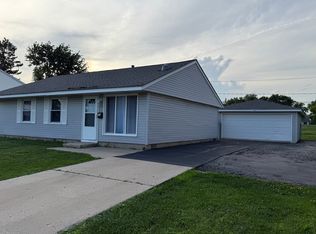 34 Beacon Ave, Romeoville, IL 60446