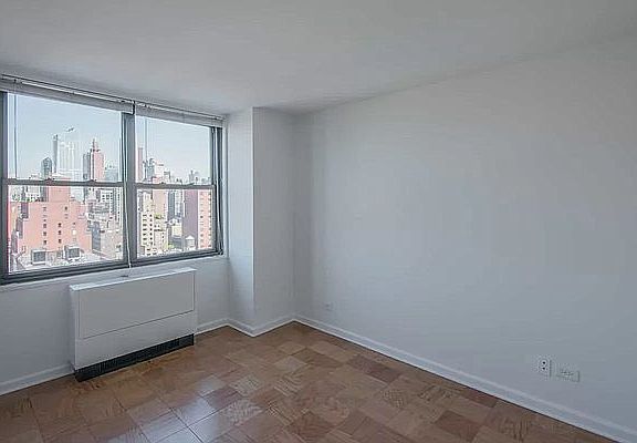 4th image of 403 E 62nd St #7E
