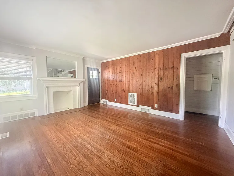 100 Davis Ave — Photo 4