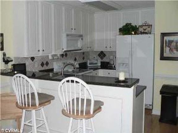 3rd image of 618 Hazeltine Ct