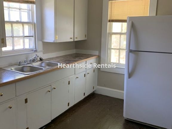 2nd image of 410B Davis St