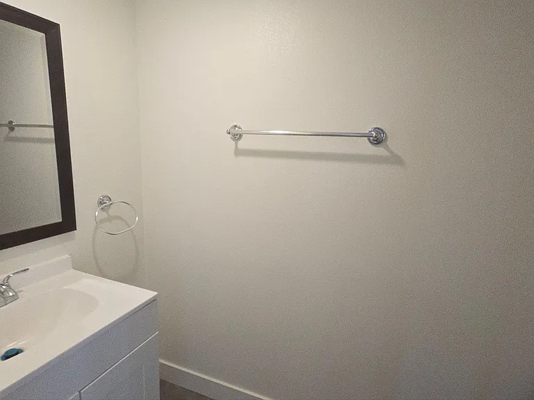33(835E) — Photo 20