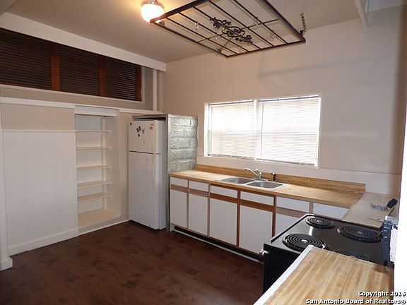 2nd image of 121 E Woodlawn Ave #B