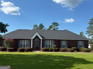 6 Lynnwood Dr, Hazlehurst, GA 31539
