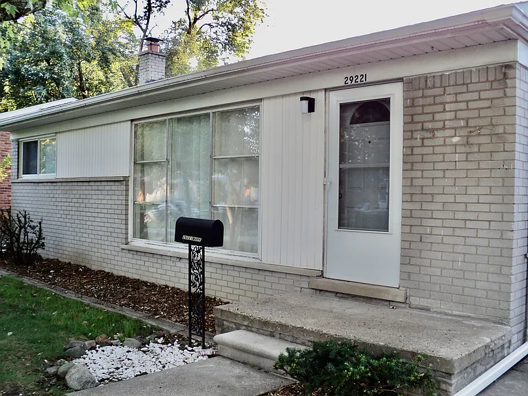 29221 Mark Ave — Photo 3