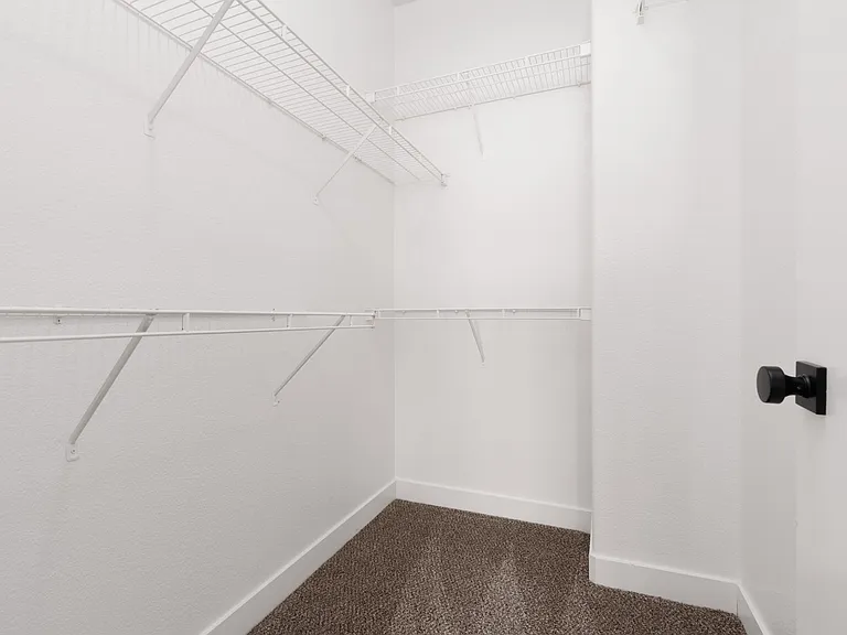 886 Park Walk Ave — Photo 17