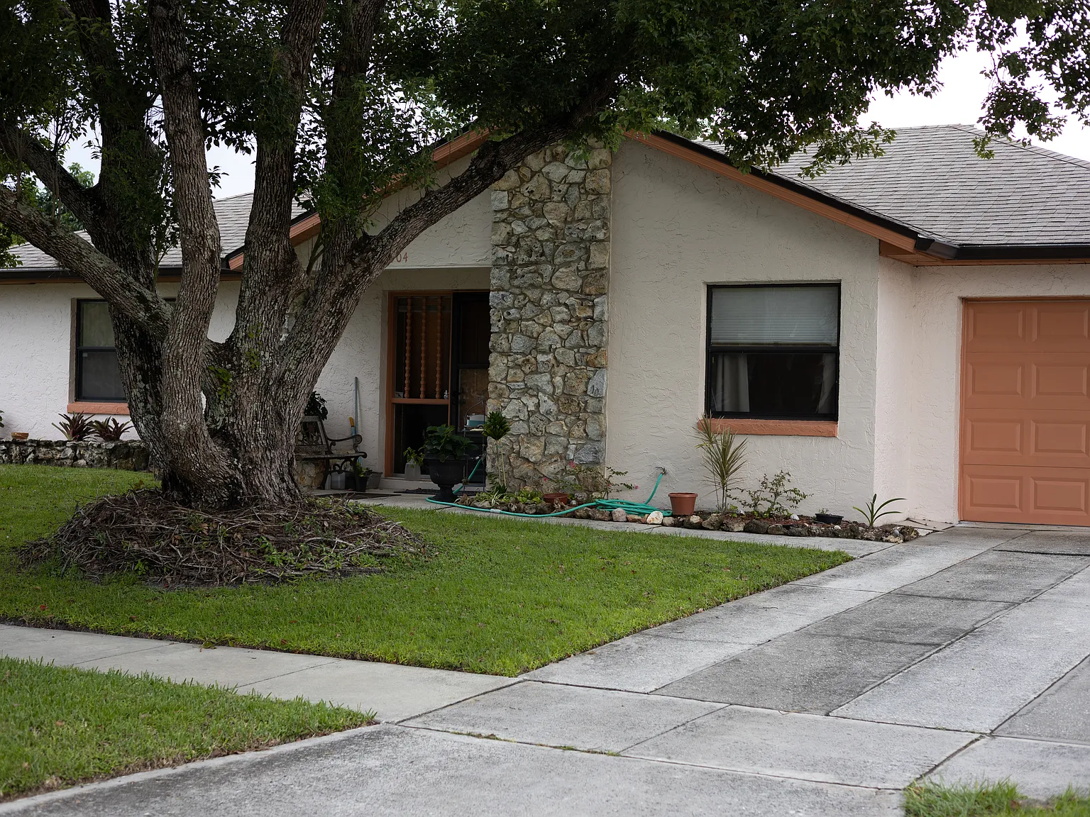 3 bed, 1348 sqft, $2,500 — Photo 1