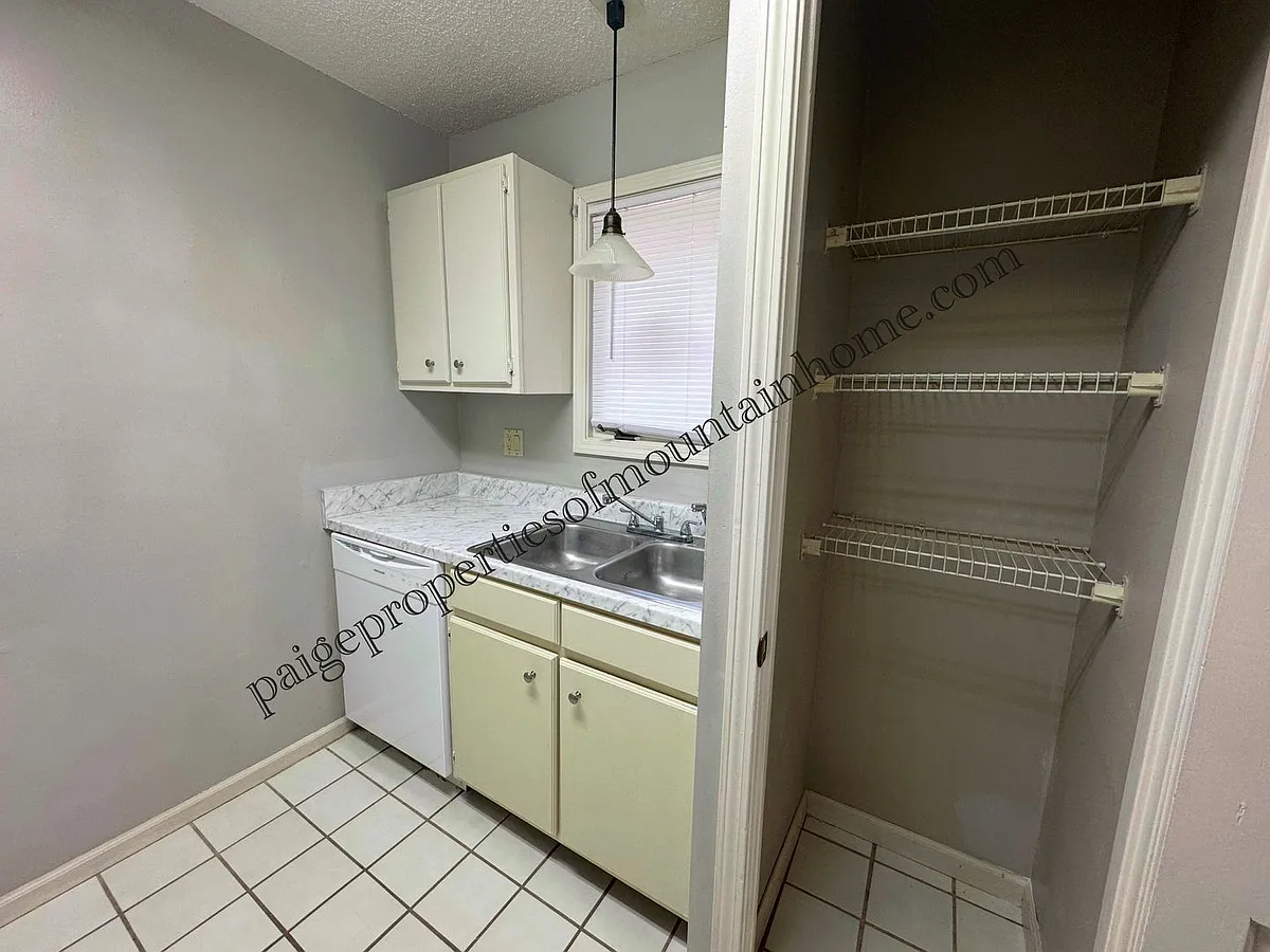 Building Photo - 605 Cooper Estates Dr #2