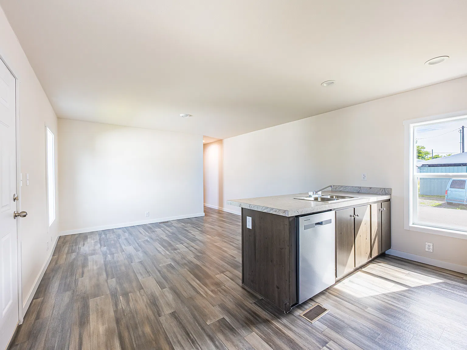 3 bed, 900 sqft, $1,800 — Photo 4