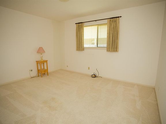 3rd image of 7860 Autumn Dr