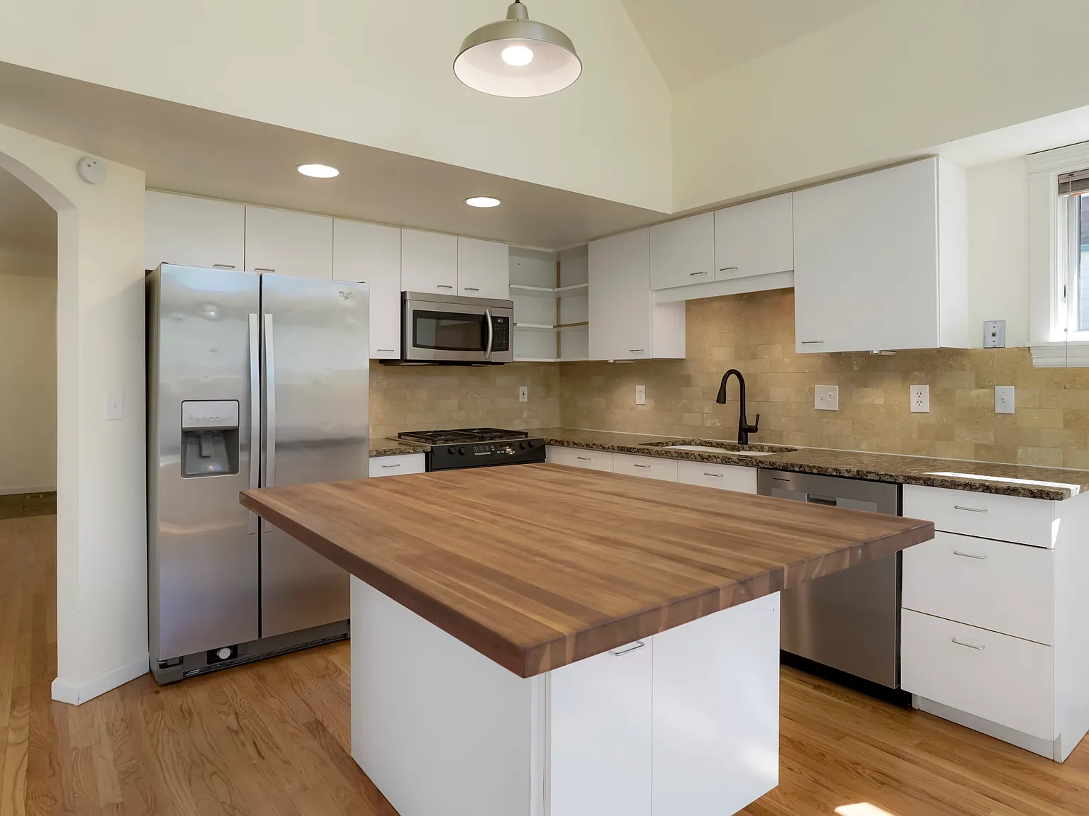 918 University Ave — Photo 3