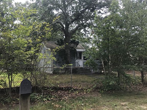 2nd image of 27 Deck St