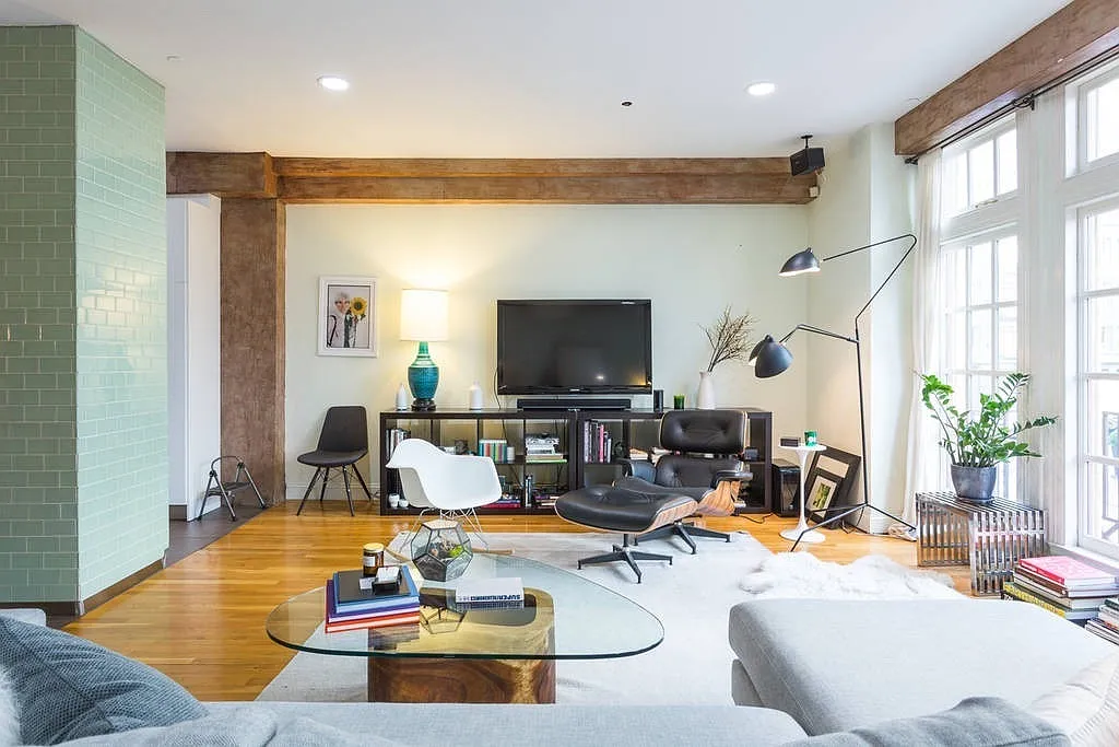 Back on the market! Amazing SOHO style full level designer Parkhouse in boutique 3 unit building ... — Photo 4