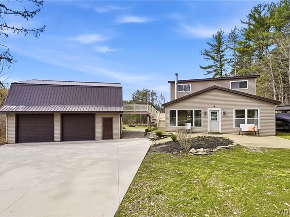 9198 Knapp Rd, West Falls, NY 14170