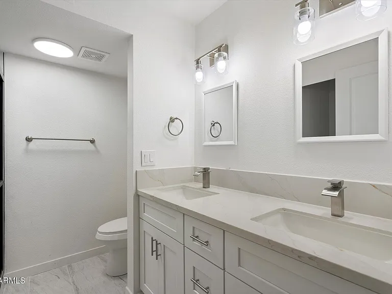 5520 N 77th Pl — Photo 16