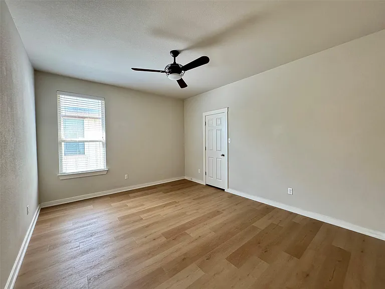 4016 Kenter Xing — Photo 9