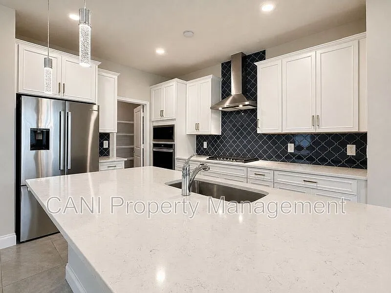 4 bed, 3.0 bath, 2562 sqft, $3,100 — Photo 4
