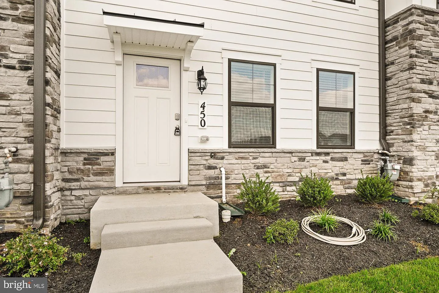 4 bed, 3.5 bath, 2040 sqft, $3,000 — Photo 4