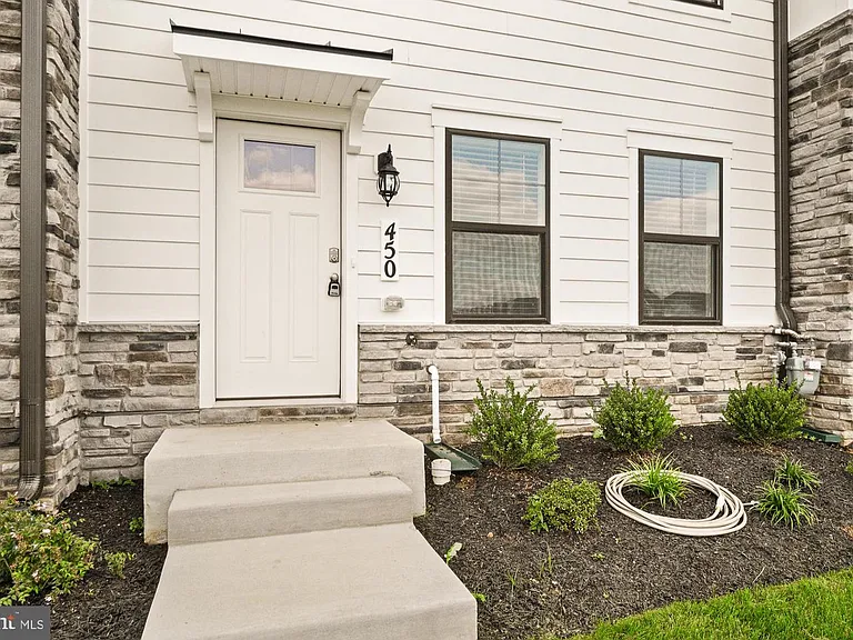 450 Herringbone Way — Photo 4